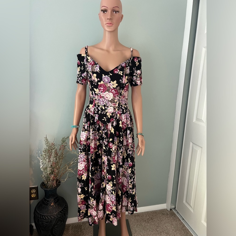 vtg elizabeth dress Sz 8 100%cotton floral  short sleeve made in USA